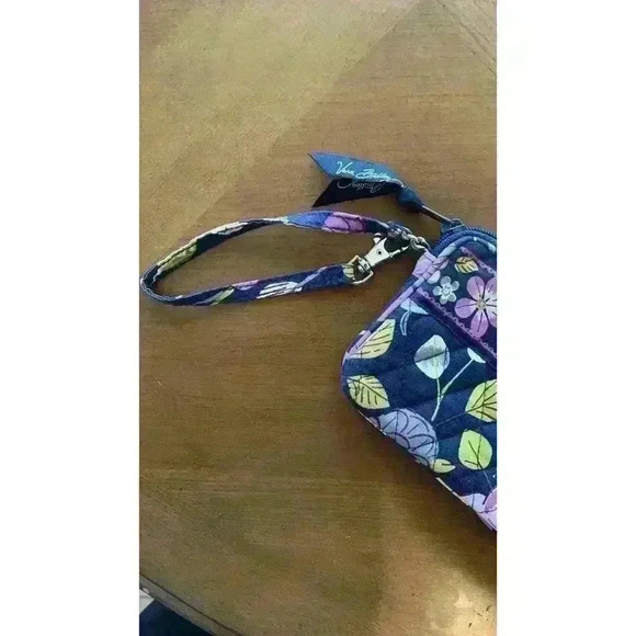 Vera Bradley wallet with wristlet in excellent condition - Picture 6 of 6